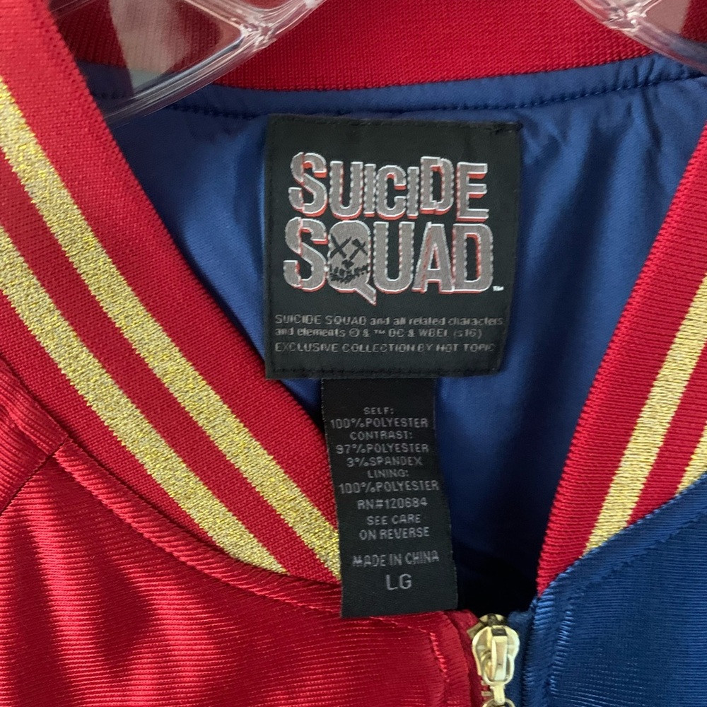 Harley Quinn Costume, Red and Blue Suicide Squad Jacket and Red Shorts - Picture 4 of 7